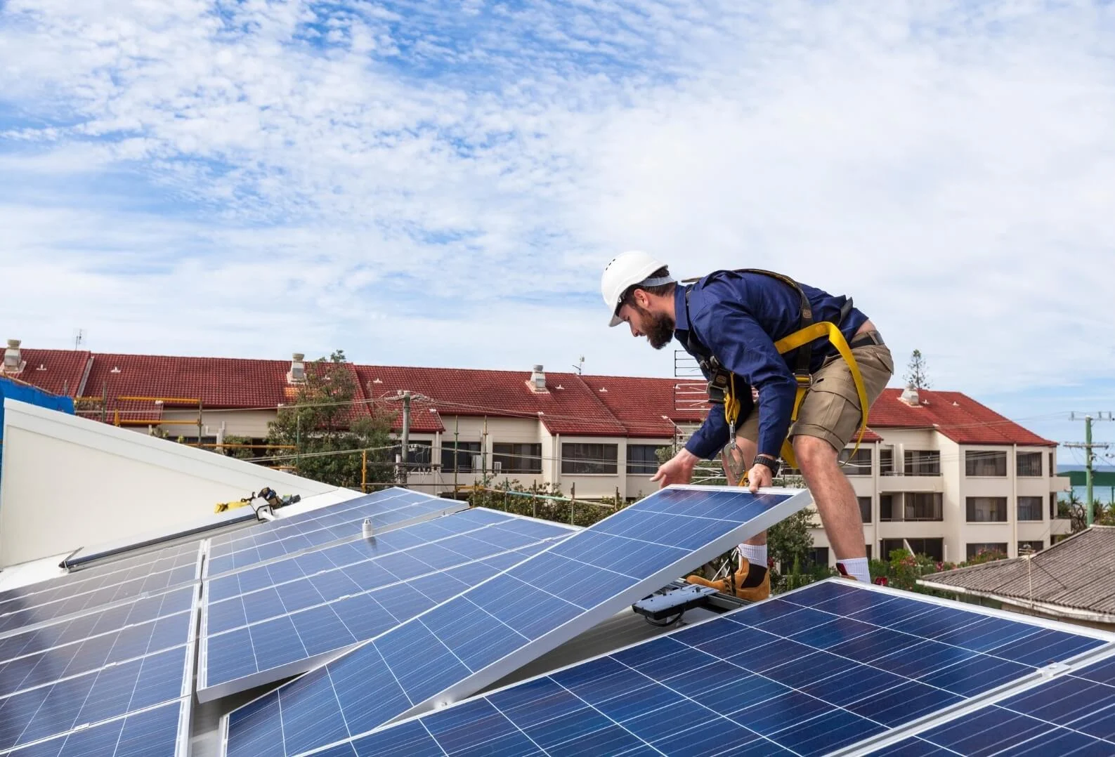 Installation einer Photovoltaikanlage auf einem Dach